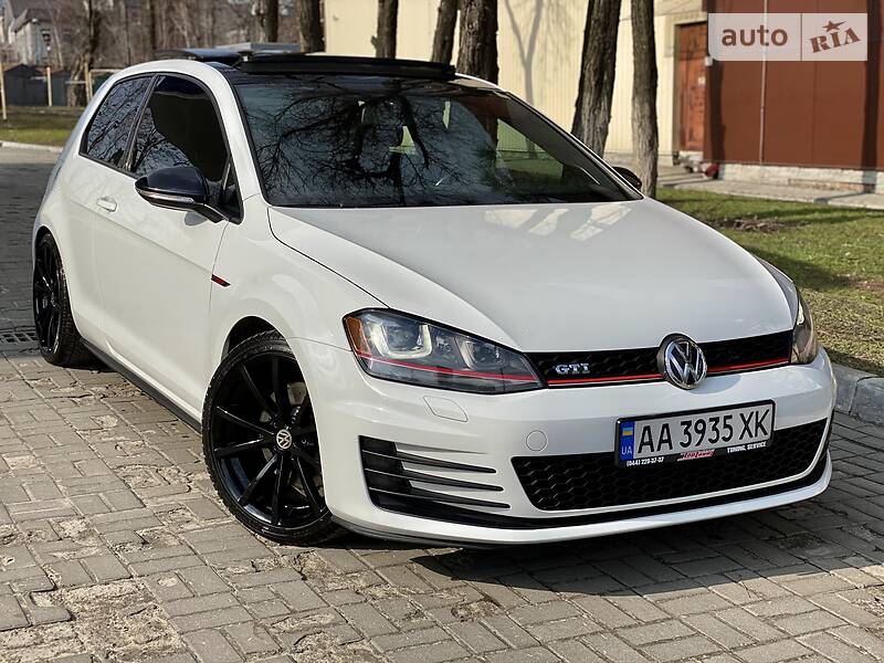 Хетчбек Volkswagen Golf 2014 в Дніпрі