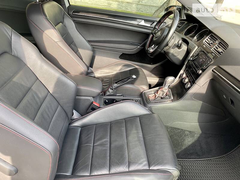 Хетчбек Volkswagen Golf 2014 в Дніпрі
