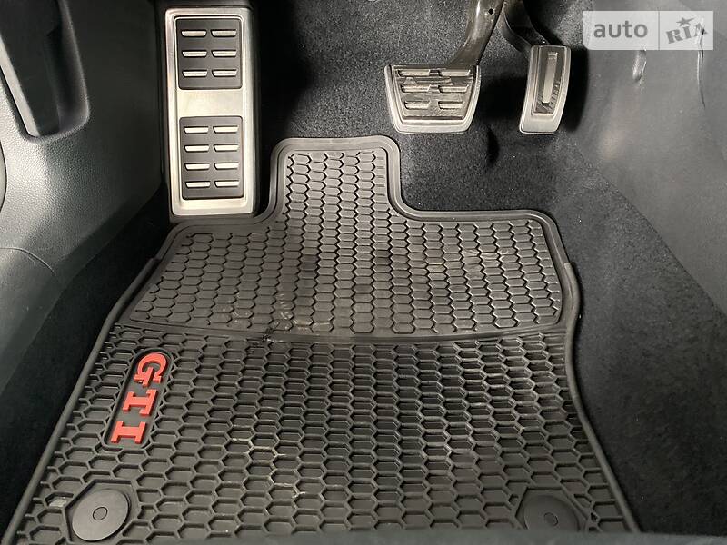 Хетчбек Volkswagen Golf 2014 в Дніпрі
