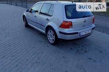 Хетчбек Volkswagen Golf 2000 в 