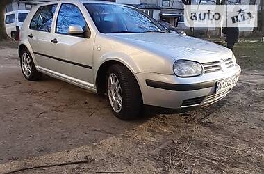 Хетчбек Volkswagen Golf 2000 в 