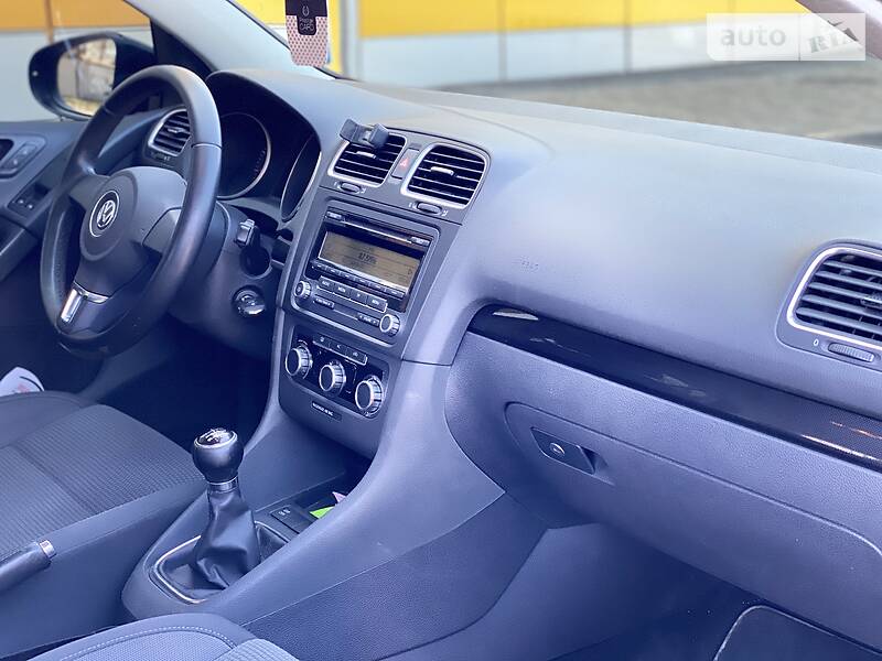 Хетчбек Volkswagen Golf 2009 в Рівному