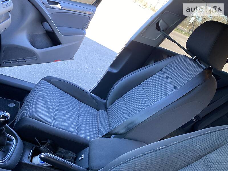 Хетчбек Volkswagen Golf 2009 в Рівному