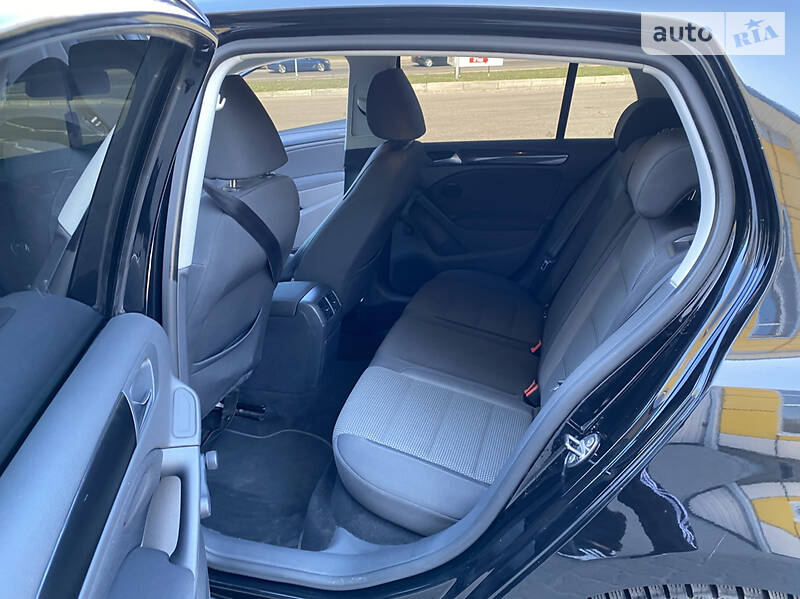 Хетчбек Volkswagen Golf 2009 в Рівному