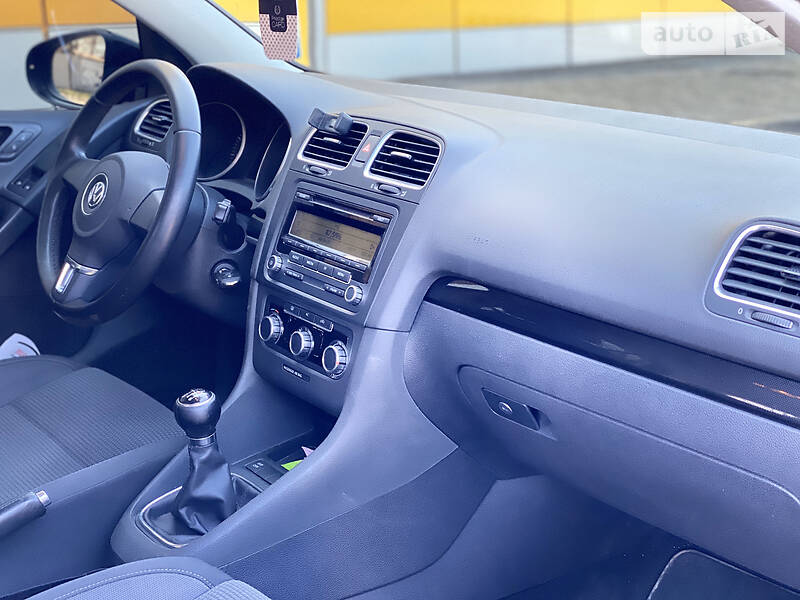 Хетчбек Volkswagen Golf 2009 в Рівному