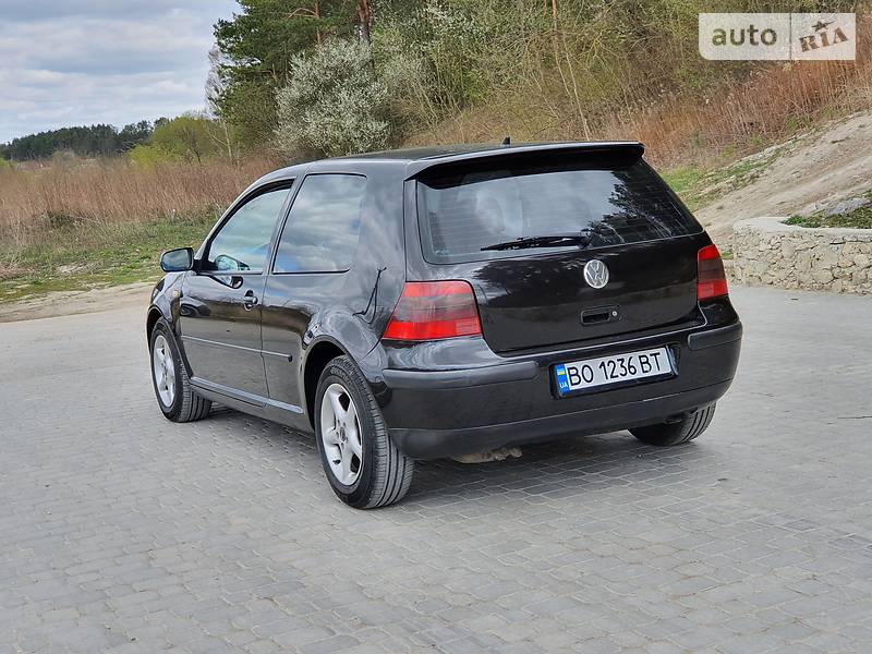 Хетчбек Volkswagen Golf 1999 в Шумську