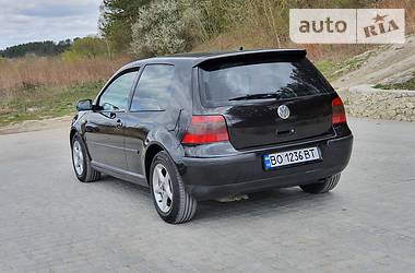 Хетчбек Volkswagen Golf 1999 в 
