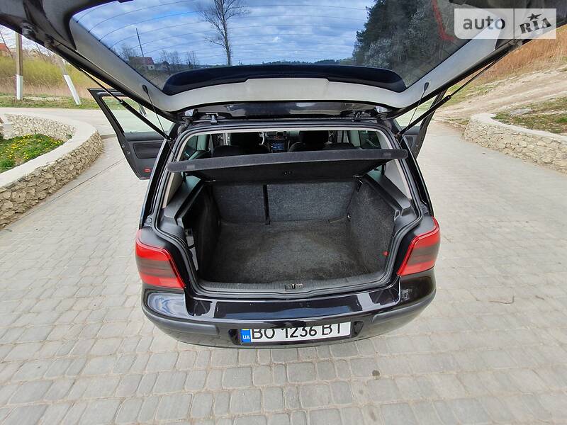 Хетчбек Volkswagen Golf 1999 в Шумську