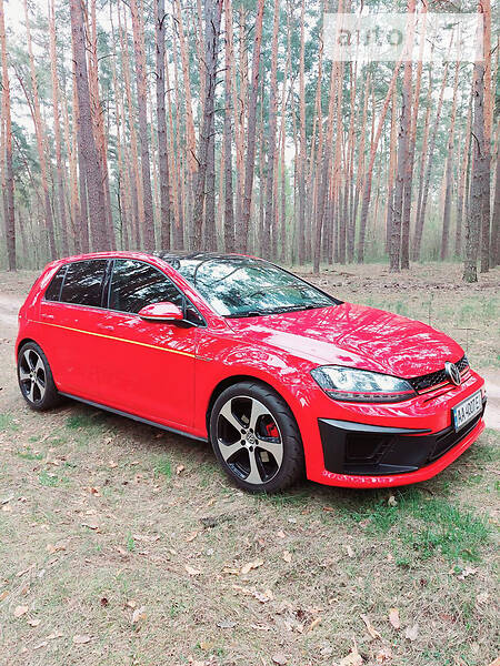 Хетчбек Volkswagen Golf 2016 в Києві