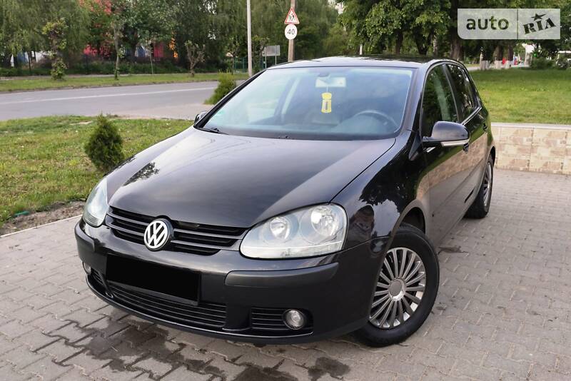 Хетчбек Volkswagen Golf 2004 в Чернівцях
