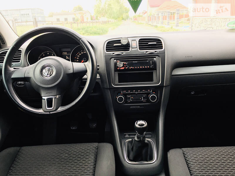Хетчбек Volkswagen Golf 2009 в Звягелі