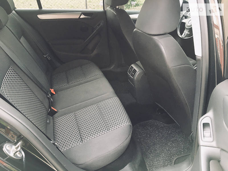 Хетчбек Volkswagen Golf 2009 в Звягелі