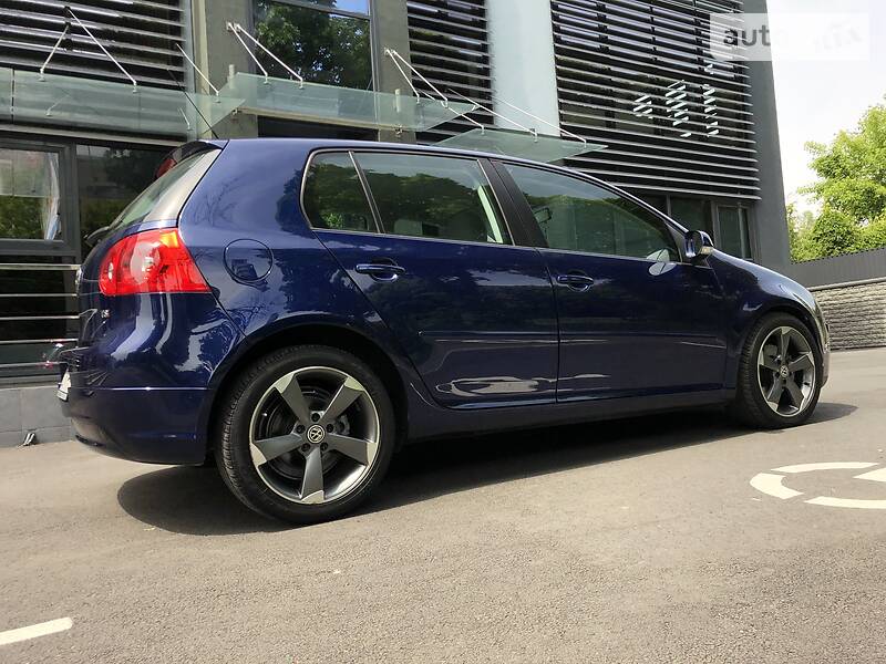 Хетчбек Volkswagen Golf 2006 в Вінниці