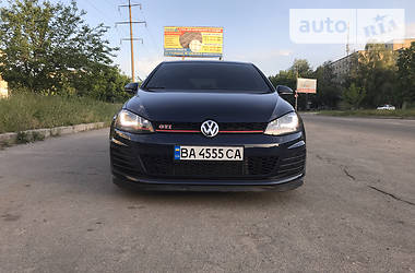 Хэтчбек Volkswagen Golf 2017 в Кропивницком