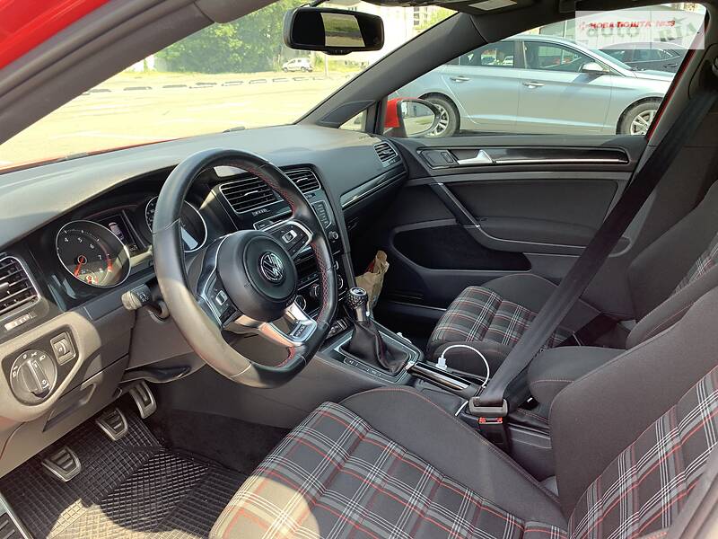 Хетчбек Volkswagen Golf 2014 в Києві