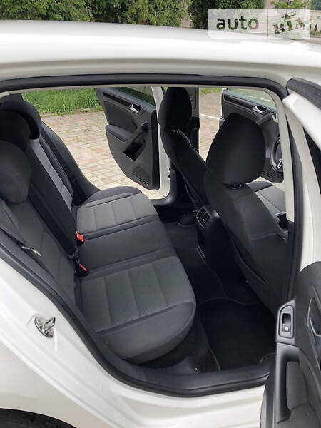 Хетчбек Volkswagen Golf 2010 в Івано-Франківську
