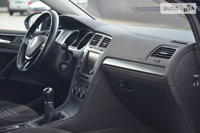 Універсал Volkswagen Golf 2015 в Луцьку