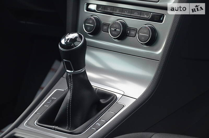Універсал Volkswagen Golf 2015 в Луцьку