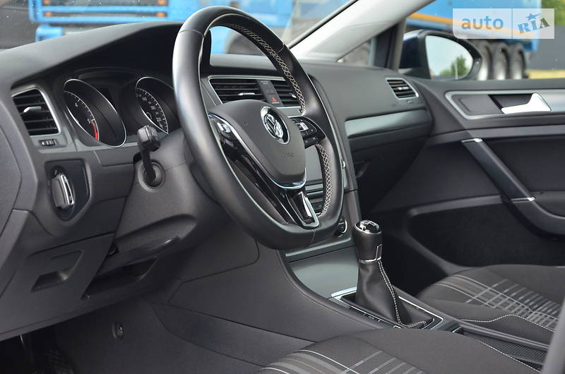 Універсал Volkswagen Golf 2015 в Луцьку