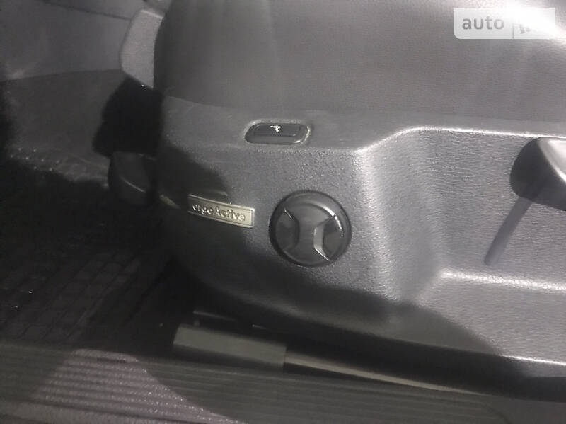 Хетчбек Volkswagen Golf 2013 в Києві