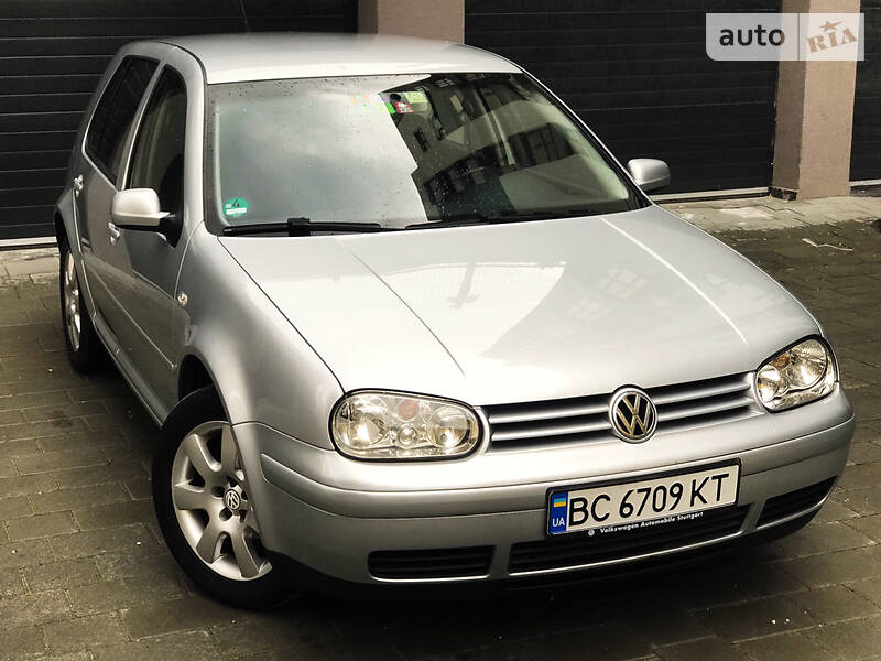 Хетчбек Volkswagen Golf 2003 в Стрию