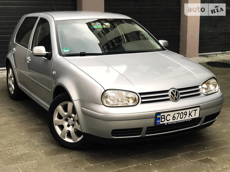Хетчбек Volkswagen Golf 2003 в Стрию