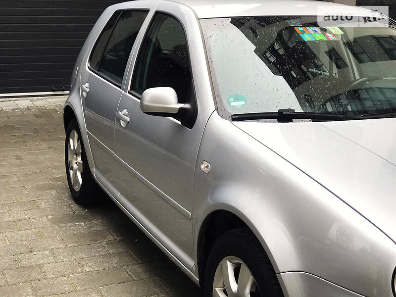 Хетчбек Volkswagen Golf 2003 в Стрию