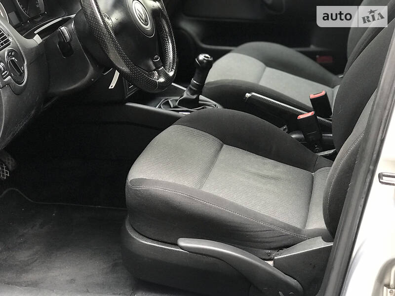 Хетчбек Volkswagen Golf 2003 в Стрию