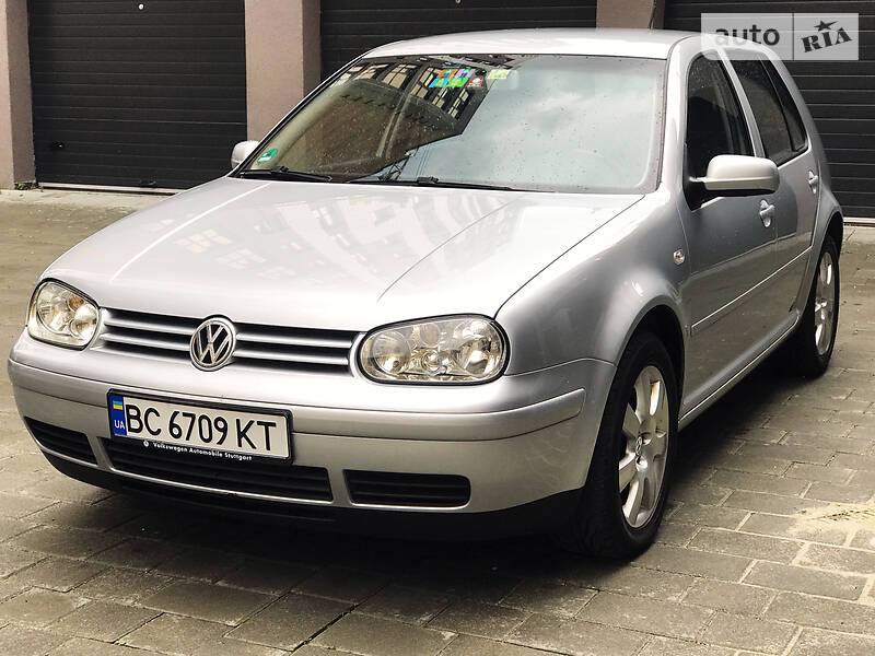 Хетчбек Volkswagen Golf 2003 в Стрию