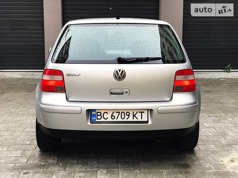 Хетчбек Volkswagen Golf 2003 в Стрию