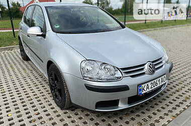 Хетчбек Volkswagen Golf 2005 в 