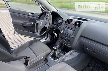 Хетчбек Volkswagen Golf 2005 в 