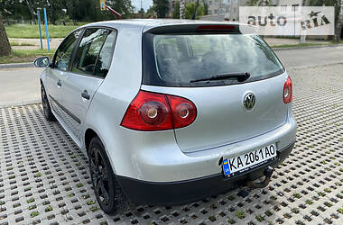 Хетчбек Volkswagen Golf 2005 в 