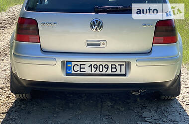 Хетчбек Volkswagen Golf 2002 в Новоселиці