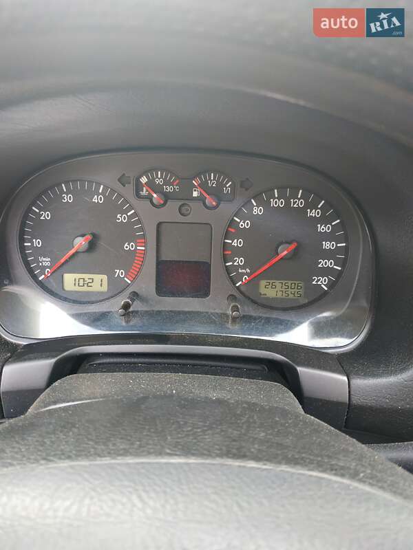 Хэтчбек Volkswagen Golf 2001 в Львове