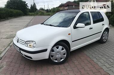 Хетчбек Volkswagen Golf 2001 в 