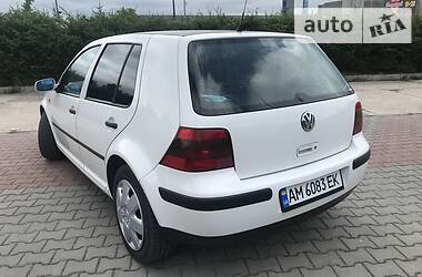 Хетчбек Volkswagen Golf 2001 в 