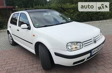 Хетчбек Volkswagen Golf 2001 в 