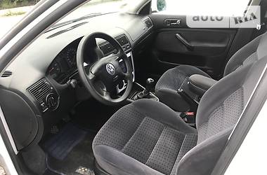 Хетчбек Volkswagen Golf 2001 в 