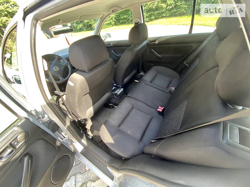 Хетчбек Volkswagen Golf 2002 в Луцьку