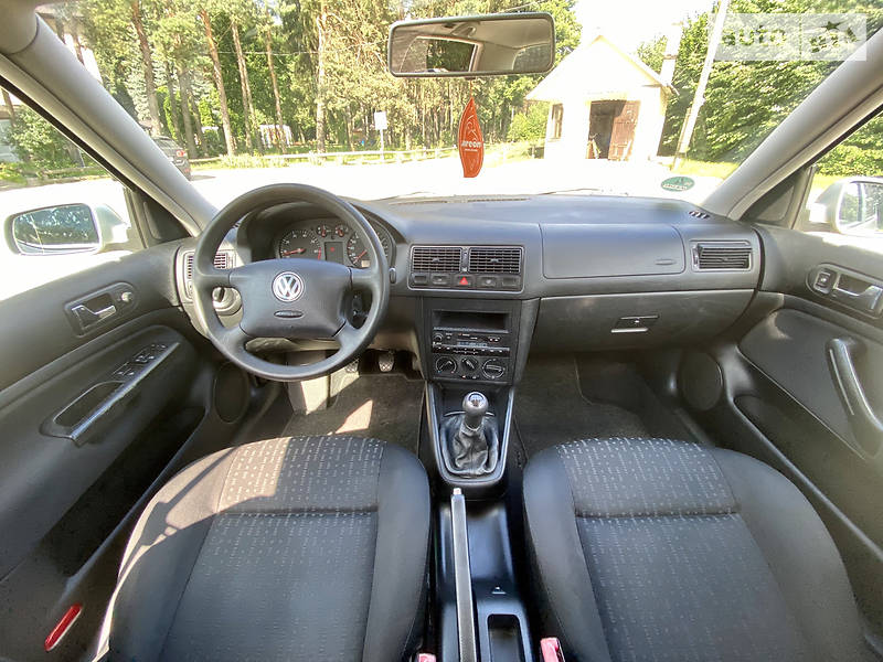 Хетчбек Volkswagen Golf 2002 в Луцьку