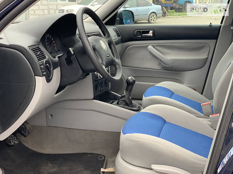 Хетчбек Volkswagen Golf 2001 в Старокостянтинові