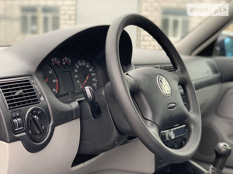 Хетчбек Volkswagen Golf 2001 в Старокостянтинові
