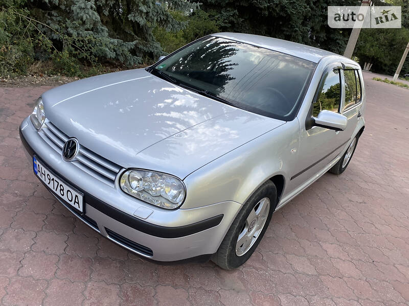 Хэтчбек Volkswagen Golf 2002 в Краматорске