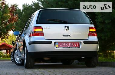 Хетчбек Volkswagen Golf 2001 в 