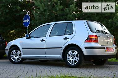Хетчбек Volkswagen Golf 2001 в 