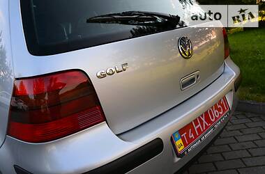 Хетчбек Volkswagen Golf 2001 в 