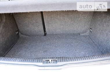 Хетчбек Volkswagen Golf 2001 в 