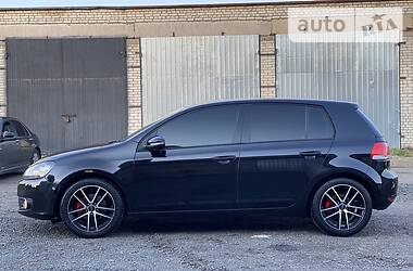 Хетчбек Volkswagen Golf 2011 в 