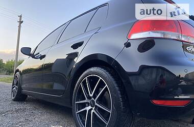 Хетчбек Volkswagen Golf 2011 в 